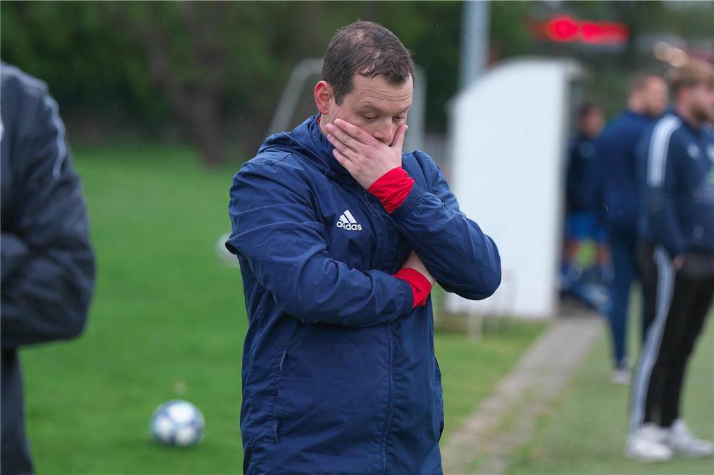 Die erste Halbzeit ging an den ETuS Haltern II, der mit 2:0 in die Pause ging. Danach glich Concordia Flaesheim II aber noch aus, das Spiel endete 2:2. Für den Tabellenführer aus Flaesheim war es das erste sieglose Spiel seit Oktober - damals gab es auch ein Remis gegen den ETuS.
