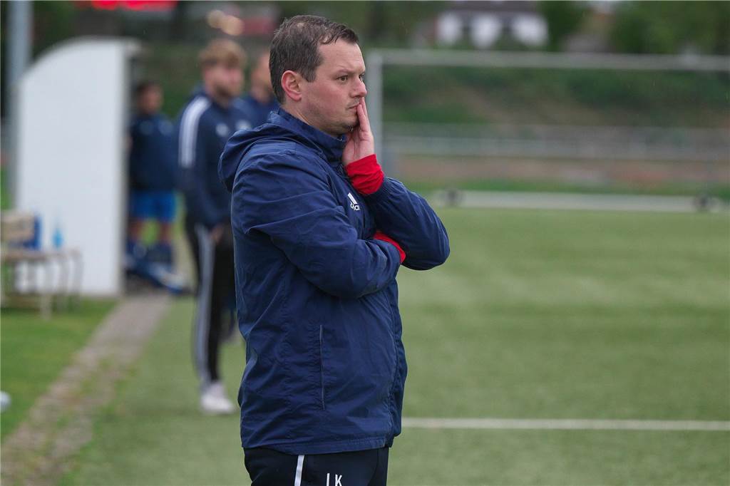 Die erste Halbzeit ging an den ETuS Haltern II, der mit 2:0 in die Pause ging. Danach glich Concordia Flaesheim II aber noch aus, das Spiel endete 2:2. Für den Tabellenführer aus Flaesheim war es das erste sieglose Spiel seit Oktober - damals gab es auch ein Remis gegen den ETuS.