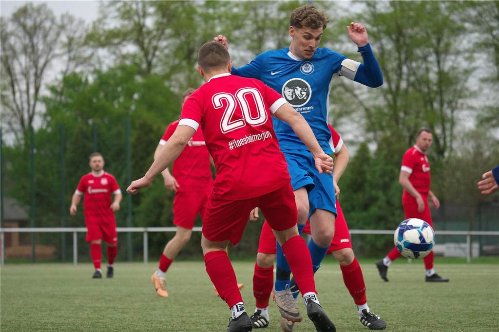 Die erste Halbzeit ging an den ETuS Haltern II, der mit 2:0 in die Pause ging. Danach glich Concordia Flaesheim II aber noch aus, das Spiel endete 2:2. Für den Tabellenführer aus Flaesheim war es das erste sieglose Spiel seit Oktober - damals gab es auch ein Remis gegen den ETuS.