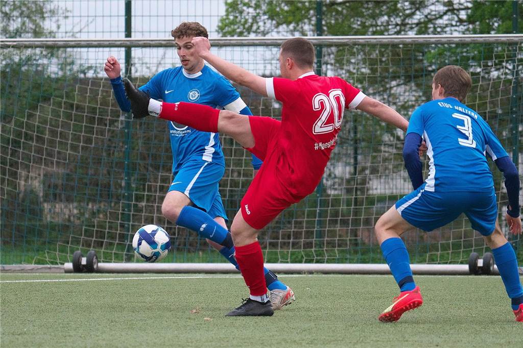 Die erste Halbzeit ging an den ETuS Haltern II, der mit 2:0 in die Pause ging. Danach glich Concordia Flaesheim II aber noch aus, das Spiel endete 2:2. Für den Tabellenführer aus Flaesheim war es das erste sieglose Spiel seit Oktober - damals gab es auch ein Remis gegen den ETuS.
