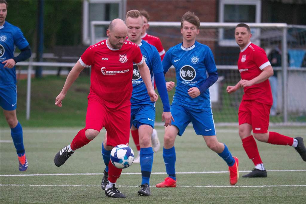 Die erste Halbzeit ging an den ETuS Haltern II, der mit 2:0 in die Pause ging. Danach glich Concordia Flaesheim II aber noch aus, das Spiel endete 2:2. Für den Tabellenführer aus Flaesheim war es das erste sieglose Spiel seit Oktober - damals gab es auch ein Remis gegen den ETuS.