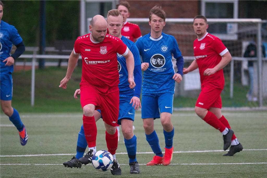 Die erste Halbzeit ging an den ETuS Haltern II, der mit 2:0 in die Pause ging. Danach glich Concordia Flaesheim II aber noch aus, das Spiel endete 2:2. Für den Tabellenführer aus Flaesheim war es das erste sieglose Spiel seit Oktober - damals gab es auch ein Remis gegen den ETuS.