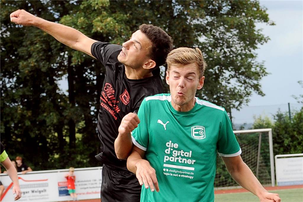 Die erste Mannschaft der SG Eintracht Ergste hat das Kreisliga-B-Vereinsduell gegen die eigene Zweitvertretung mit 4:0 gewonnen.