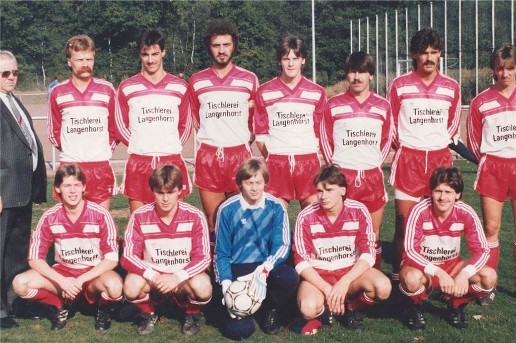 Was Deutschland kann, kann RW Deuten auch: Spiel gegen den Oman RW Deuten Teamfoto 1987