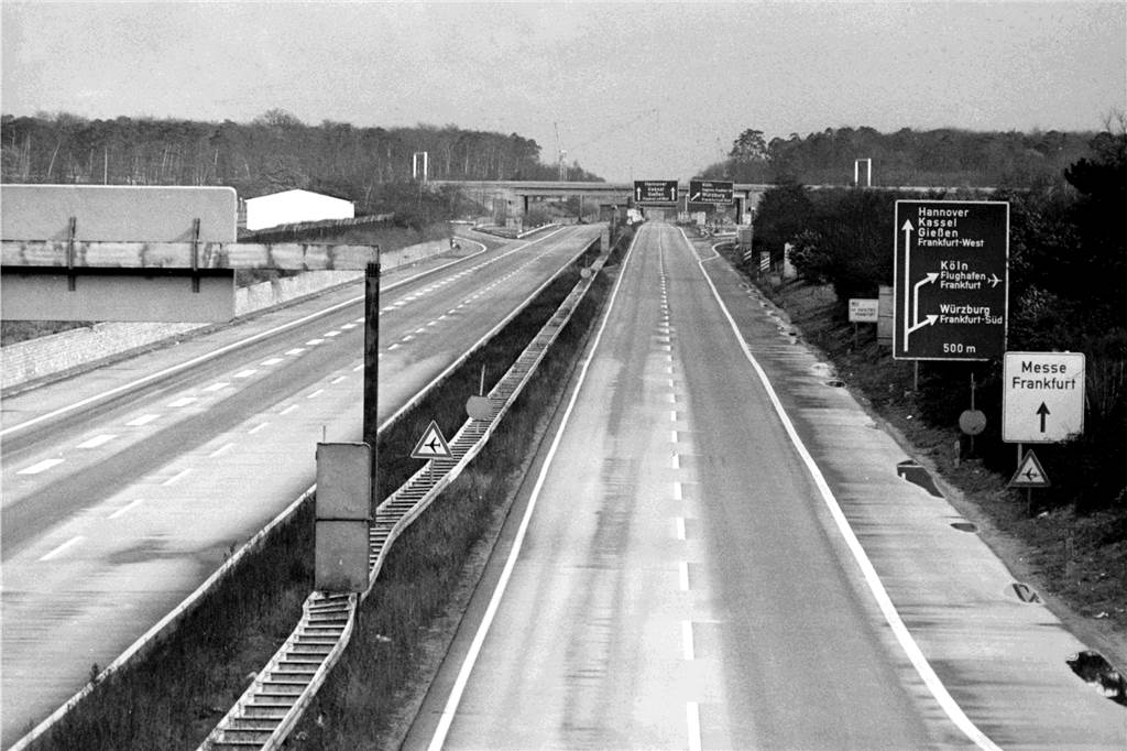 Versprochen: Tempo 30 in der Stadt tut gar nicht weh Die erste Ölkrise 1973 brachte nicht nur den Versuch, Tempolimits in Deutschland einzuführen, sondern zum ersten Mal ein sonntägliches Fahrverbot.