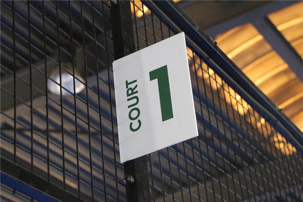 Die ersten Bälle wurden in der neuen Padel-Halle in Ahaus gewechselt.