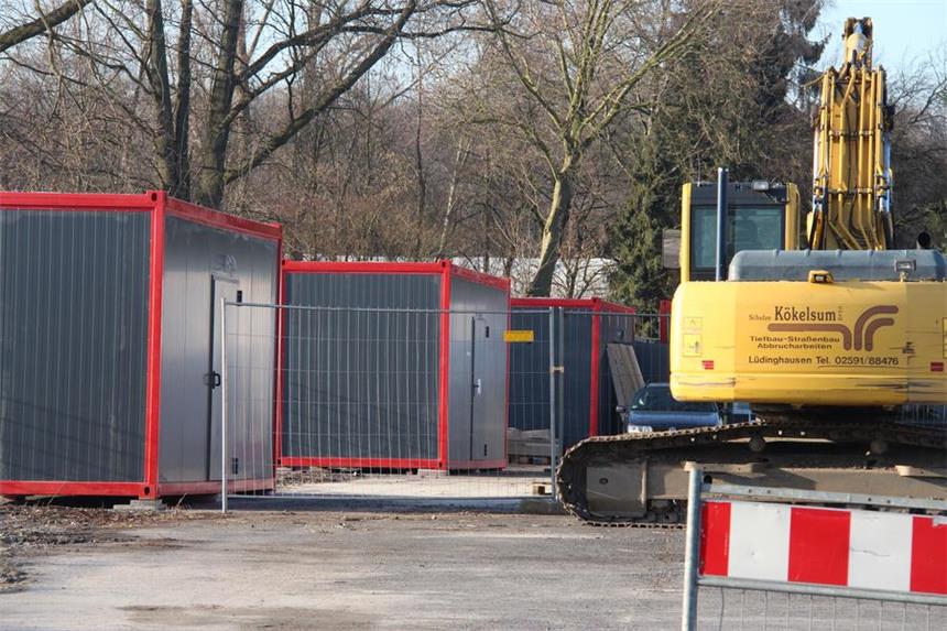 Das sind Selms aktuelle Flüchtlingszahlen Die ersten Container für die Flüchtlingsunterkunft an der Industriestraße stehen.