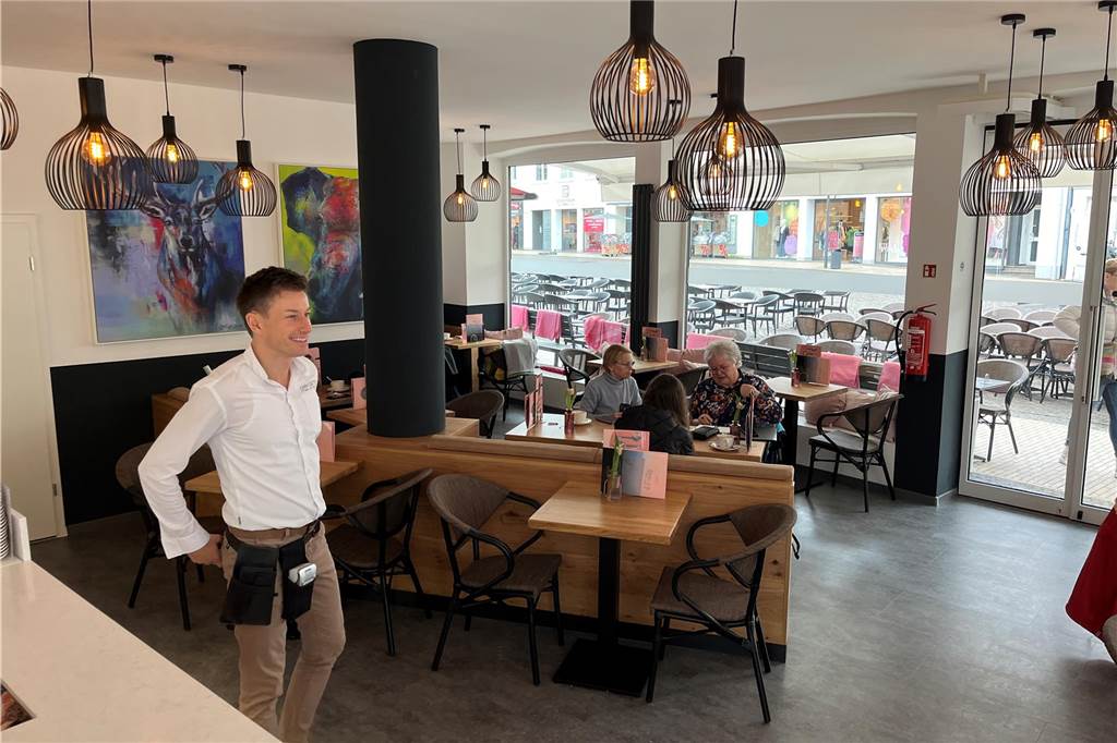 Mathias Blazej in seinem neuen Eiscafé
