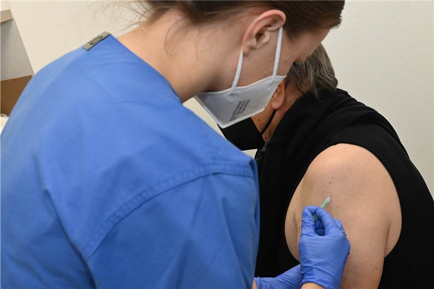 Impfzentrum in der Klinik am Park erfolgreich gestartet - weitere Termine Die ersten Impfungen im neuen Impfzentrum der Klinik am Park sind gestartet. Es gibt weitere Termine. Zunächst bis kurz vor Weihnachten.