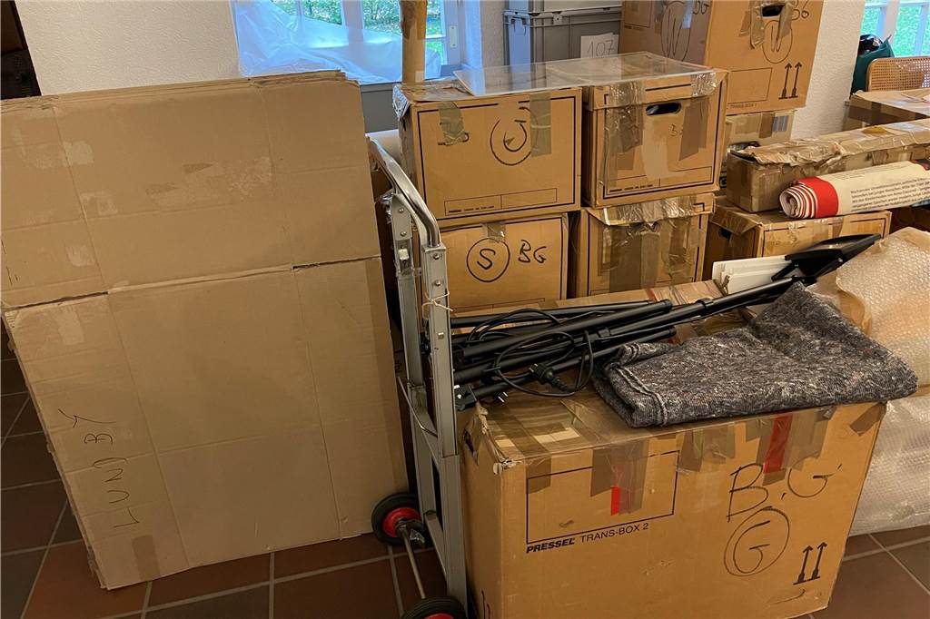 Museum der Stadt bleibt lange geschlossen: „Hier drin passiert jede Menge“ Die ersten Kisten für den Umzug waren am letzten Öffnungstag bereits gepackt.