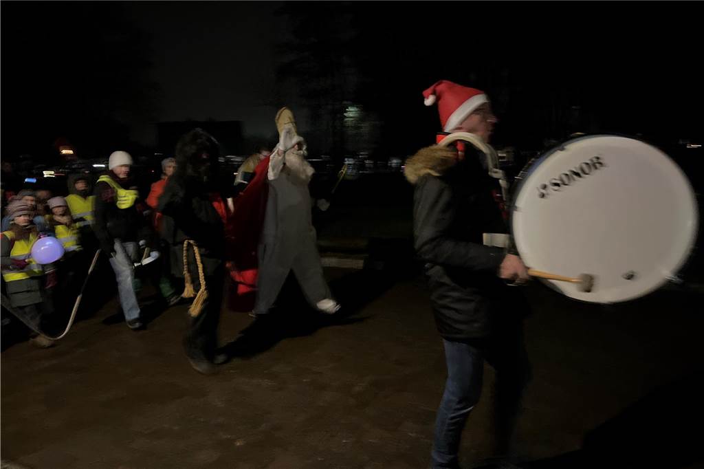 Die ersten Nikolausumzüge in Haltern fanden bereits am Dienstag 5. November statt. Hier sind Bilder aus Hullern, Flaesheim und Sythen.