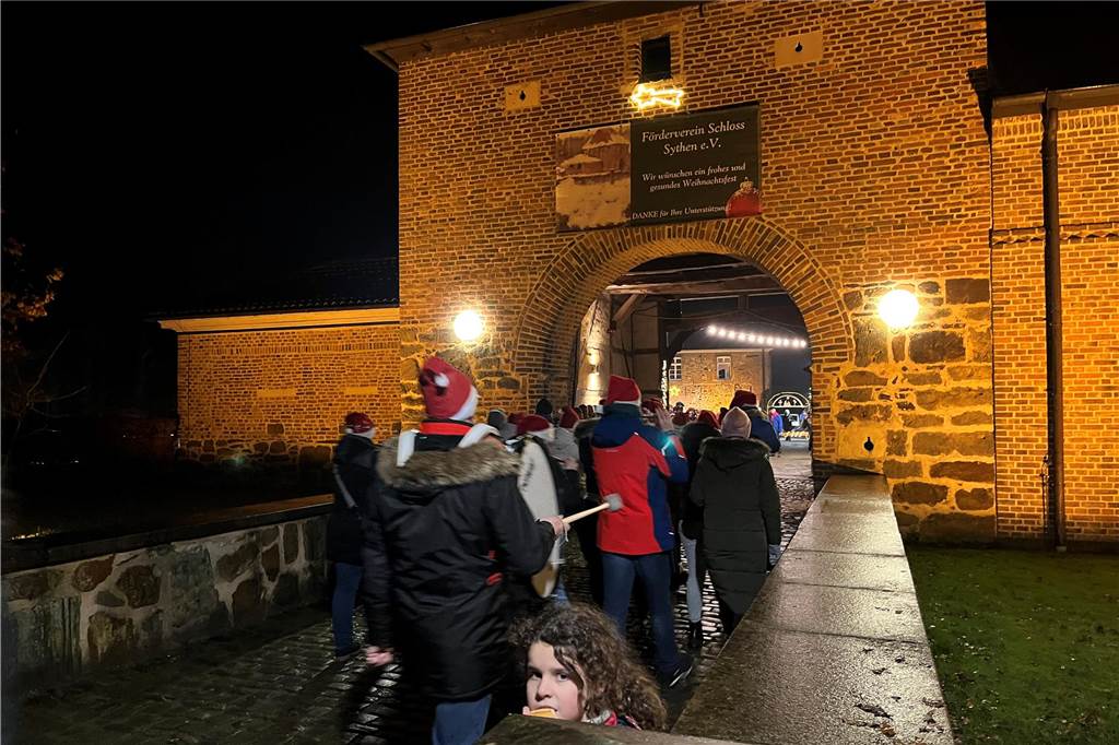 Die ersten Nikolausumzüge in Haltern fanden bereits am Dienstag 5. November statt. Hier sind Bilder aus Hullern, Flaesheim und Sythen.