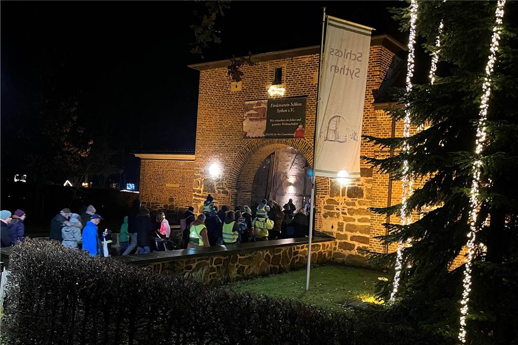 Die ersten Nikolausumzüge in Haltern fanden bereits am Dienstag 5. November statt. Hier sind Bilder aus Hullern, Flaesheim und Sythen.