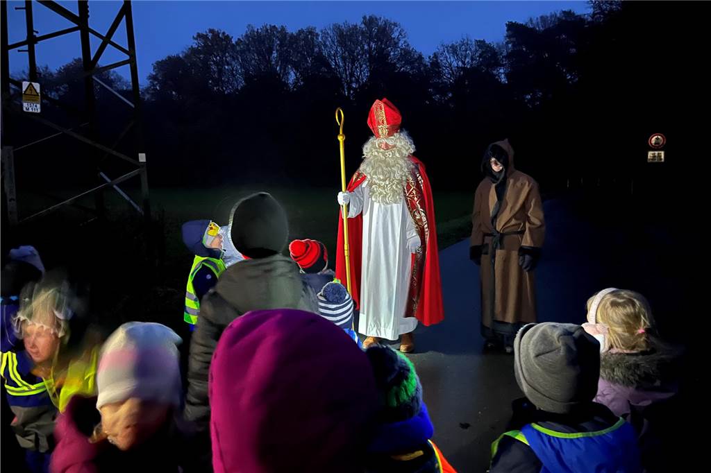 Die ersten Nikolausumzüge in Haltern fanden bereits am Dienstag 5. November statt. Hier sind Bilder aus Hullern, Flaesheim und Sythen.