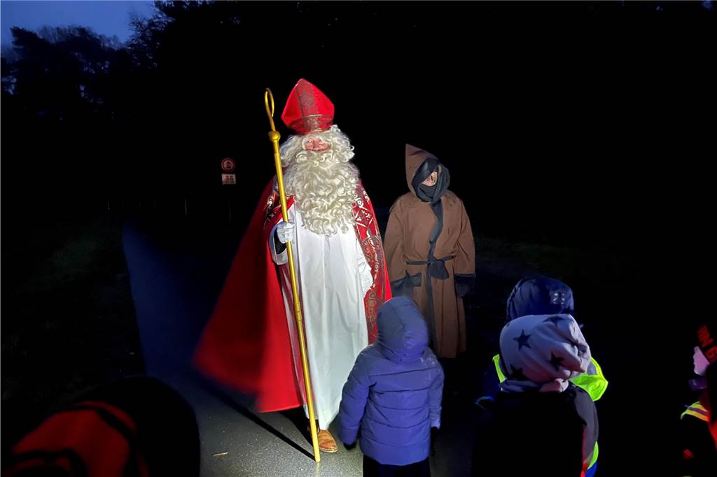Die ersten Nikolausumzüge in Haltern fanden bereits am Dienstag 5. November statt. Hier sind Bilder aus Hullern, Flaesheim und Sythen.
