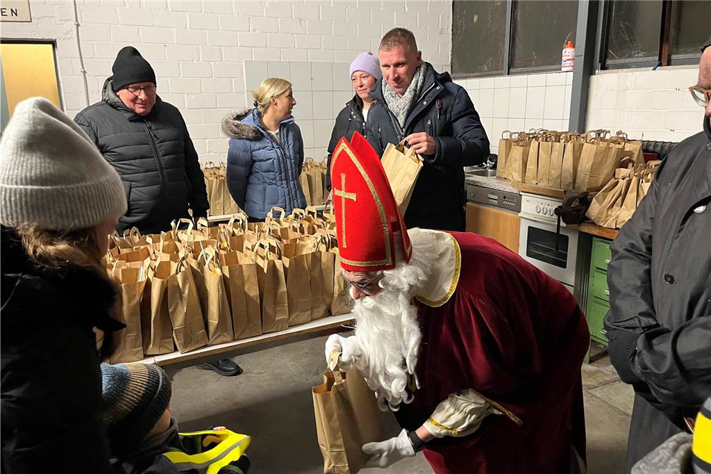 Die ersten Nikolausumzüge in Haltern fanden bereits am Dienstag 5. November statt. Hier sind Bilder aus Hullern, Flaesheim und Sythen.