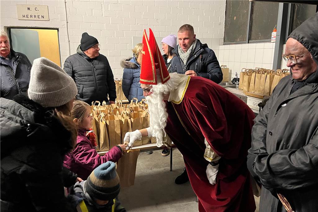 Die ersten Nikolausumzüge in Haltern fanden bereits am Dienstag 5. November statt. Hier sind Bilder aus Hullern, Flaesheim und Sythen.