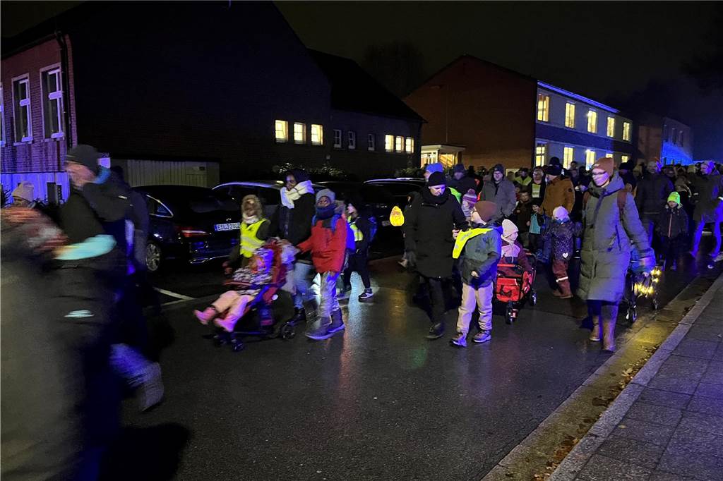 Die ersten Nikolausumzüge in Haltern fanden bereits am Dienstag 5. November statt. Hier sind Bilder aus Hullern, Flaesheim und Sythen.