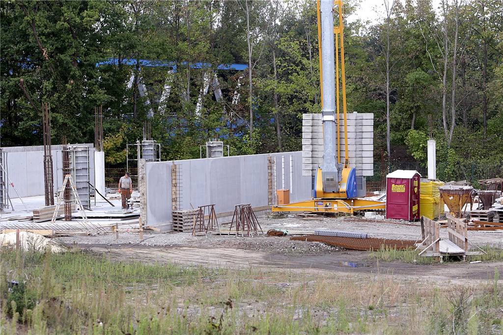 Kindergarten in Bossendorf wird nicht fertig - Investor begründet Verzögerungen Die ersten Wände sind gezogen.