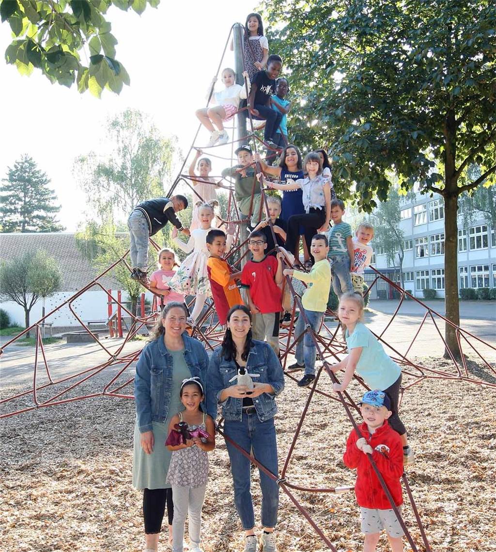 Die Erstklässlerinnen und Erstklässler der Bach-Grundschule