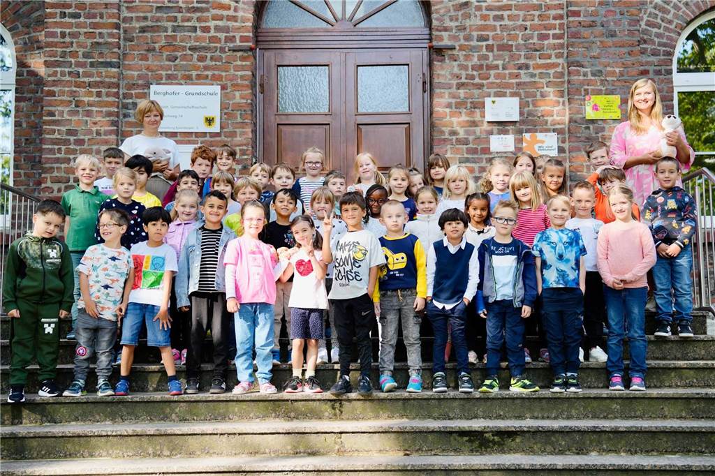 Die Erstklässlerinnen und Erstklässler der Berghofer-Grundschule am Standort Hirschweg