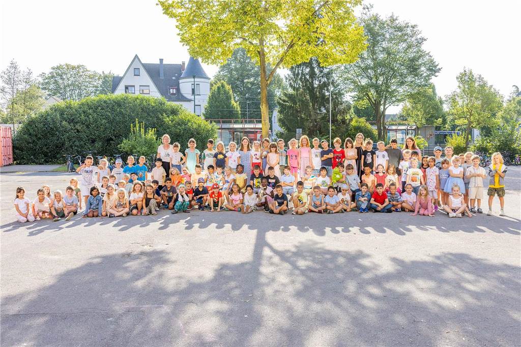 Die Erstklässlerinnen und Erstklässler der Brechtener Schule am Standort Evinger Straße