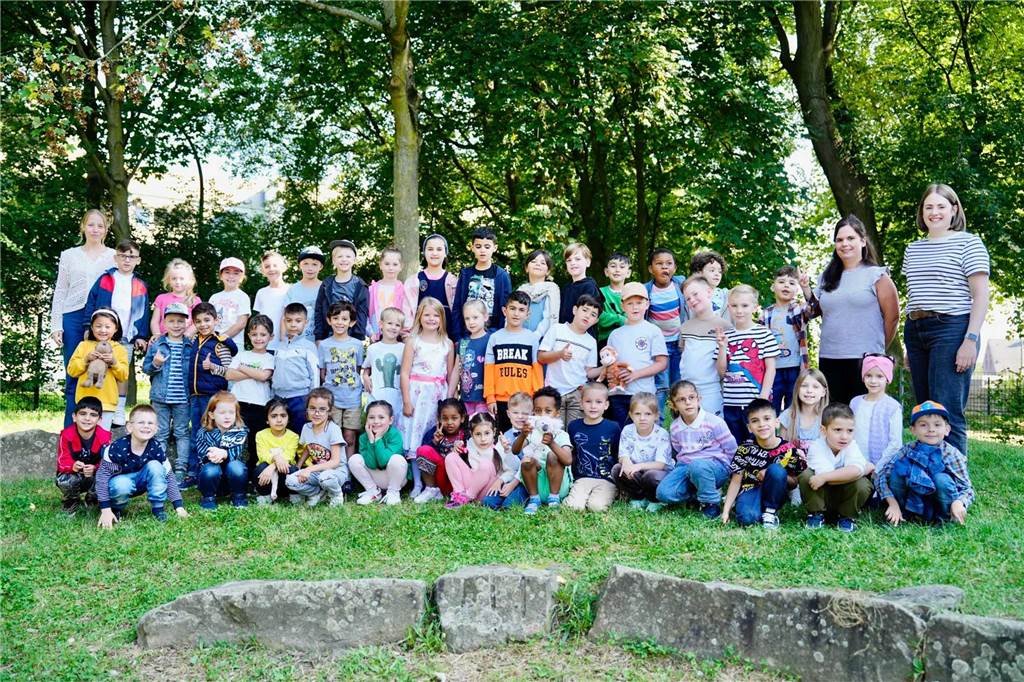 Die Erstklässlerinnen und Erstklässler der Brukterer-Grundschule