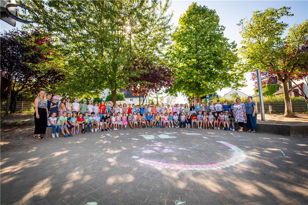 Die Erstklässlerinnen und Erstklässler der Eichwald-Grundschule