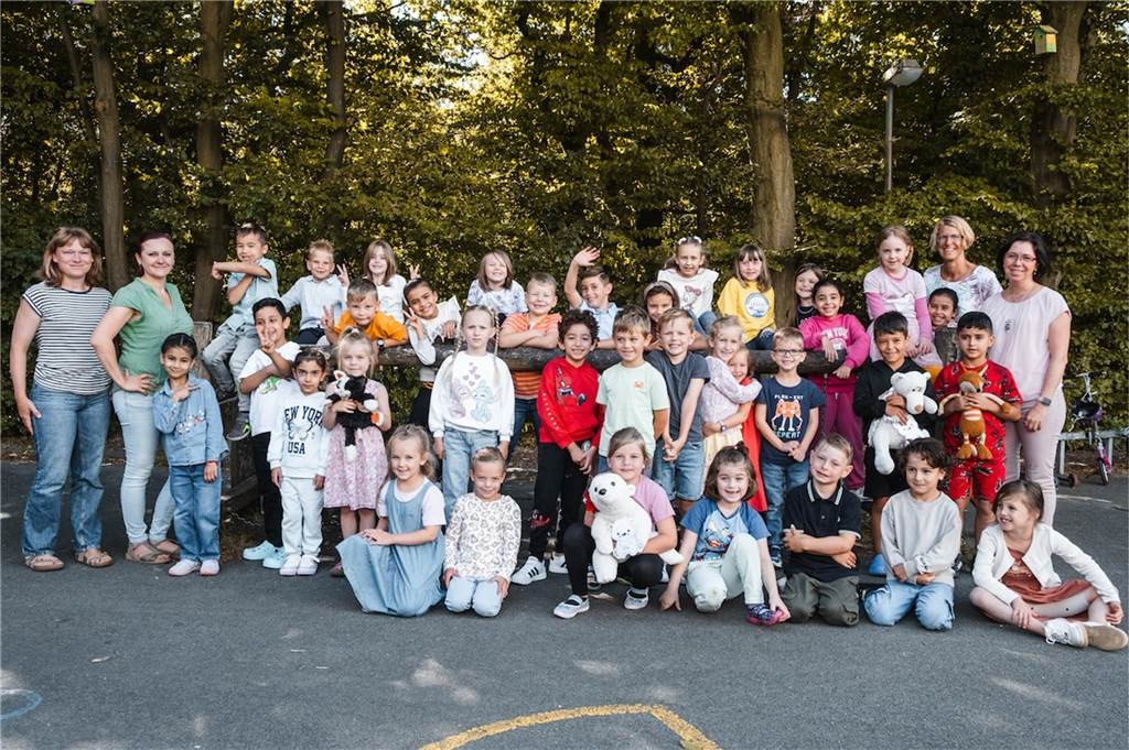 Die Erstklässlerinnen und Erstklässler der Emschertal-Grundschule