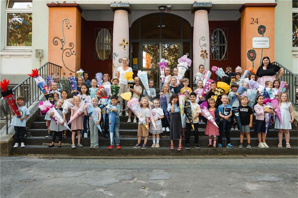 Die Erstklässlerinnen und Erstklässler der Gerhart-Hauptmann-Grundschule