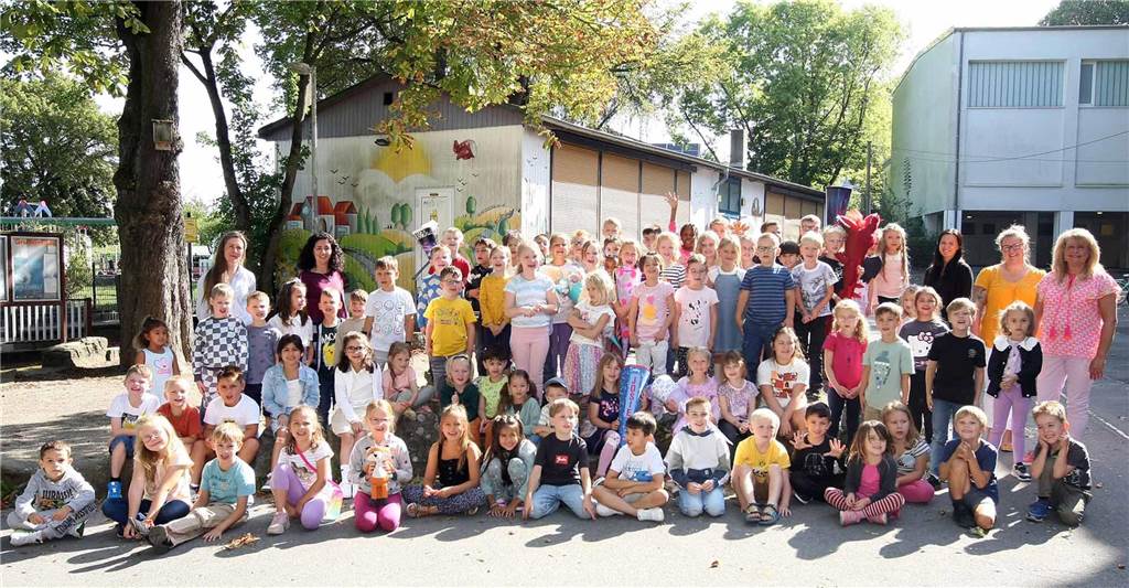 Die Erstklässlerinnen und Erstklässler der Hellweg-Grundschule