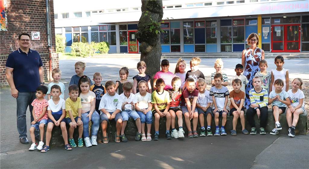 Die Erstklässlerinnen und Erstklässler der Josef-Grundschule