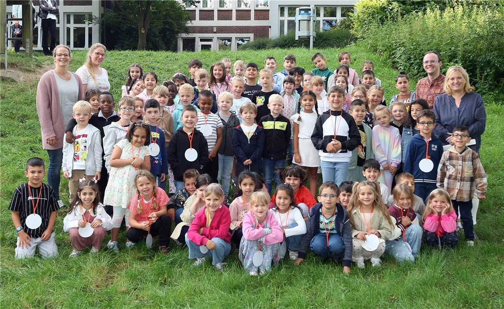 Die Erstklässlerinnen und Erstklässler der Kirchderner Grundschule