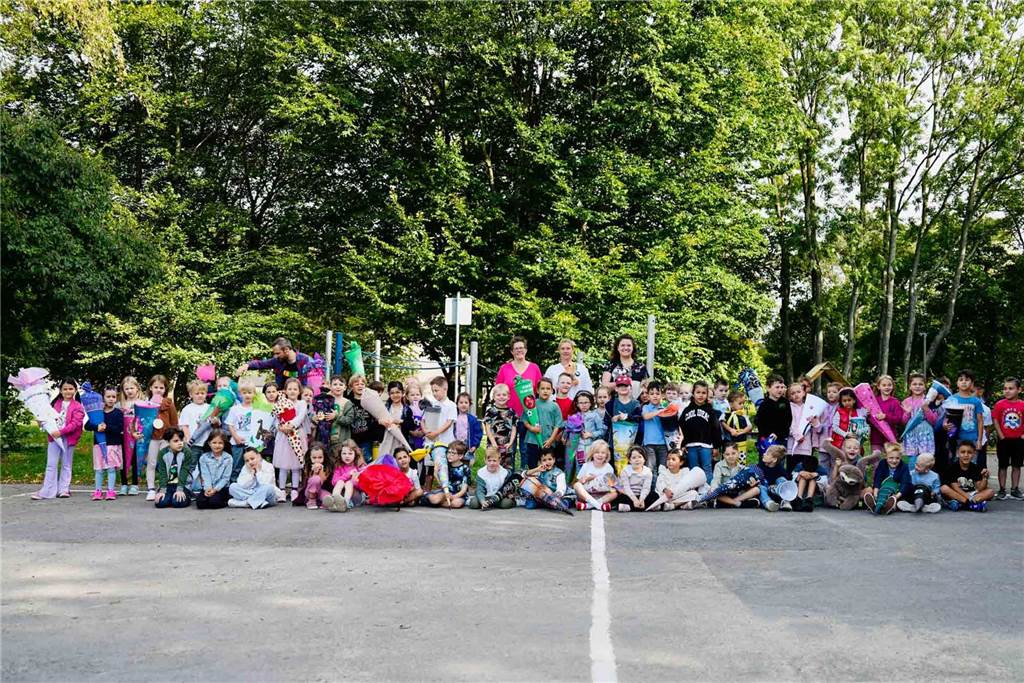 Die Erstklässlerinnen und Erstklässler der Lieberfeld-Grundschule
