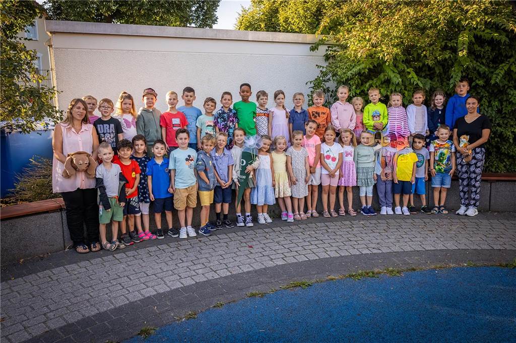 Die Erstklässlerinnen und Erstklässler der Roncalli-Grundschule