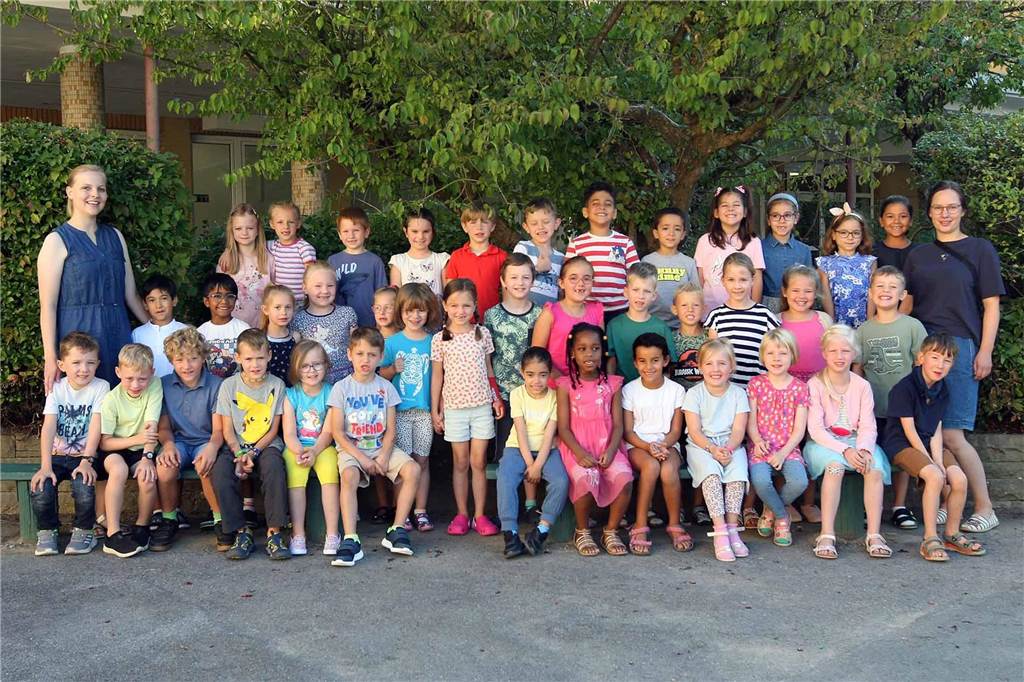 Die Erstklässlerinnen und Erstklässler der Schubert-Grundschule