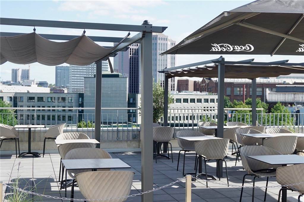 Mit bestem Blick über die Stadt: Neue Rooftop-Bars eröffnen im Ruhrgebiet Die eSports-Lounge bietet einen tollen Ausblick über die Stadt Essen.