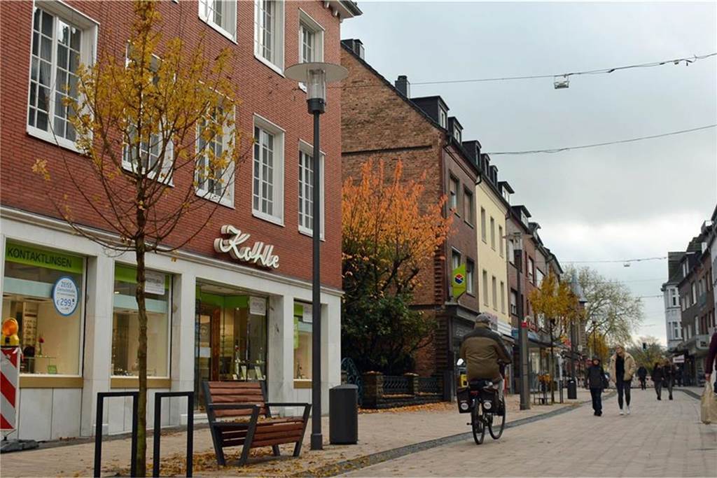 Fußgängerzone Dorsten: Umbau 700.000 Euro teurer geworden als geplant Die Essener Straße nach der Fertigstellung.