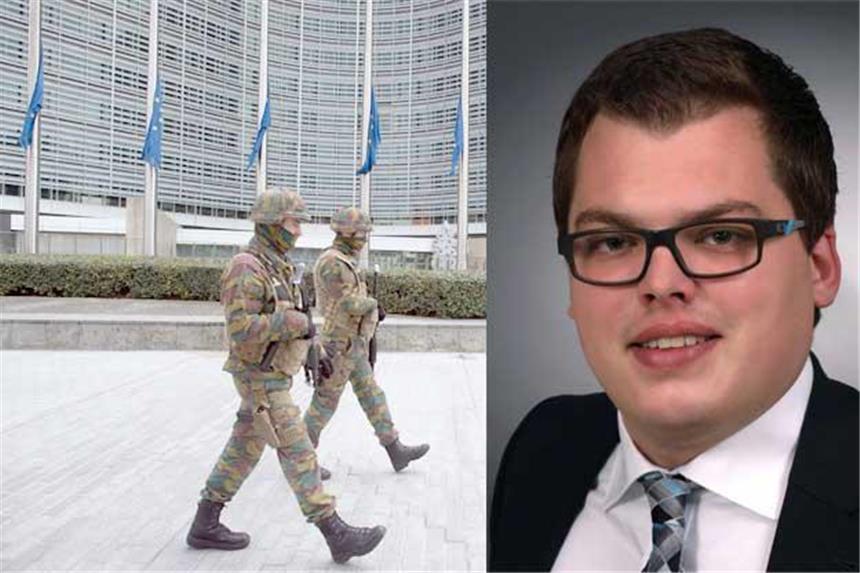 Werner in Brüssel: "Plötzlich ist der Terror nah" Die EU-Flaggen auf Halbmast: Sebastian Krumkamp aus Werne war am Tag des Terrors in Brüssel.