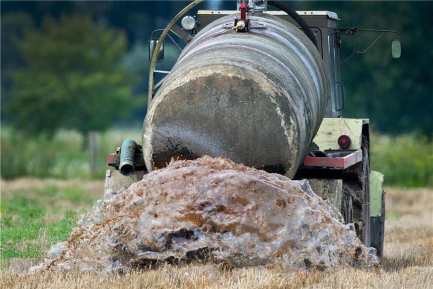 Bauernhöfe müssen Düngemittel bilanzieren Die EU hatte Deutschland wegen zu hoher Nitratbelastungen im Grundwasser verklagt. Foto: Patrick Pleul/Symbolbild