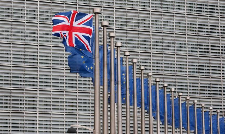 Artikel 50 des EU-Vertrags von Lissabon Die EU und Großbritannien gehen laut Premierministerin Theresa May spätestens ab März auch offiziell getrennte Wege.