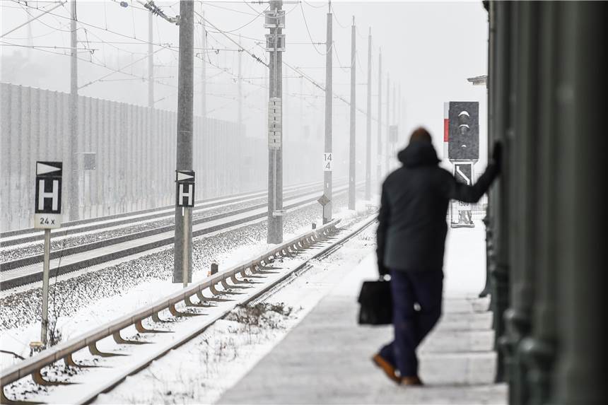 Eurobahn der RB50-Linie fährt wieder - allerdings erst im Zwei-Stunden-Takt Die Eurobahn der RB-Linie 50 fährt seit Donnerstagnachmittag, 11. Februar, wieder. Allerdings ist mit Einschränkungen aufgrund der Wetterverhältnisse weiterhin zu rechnen.