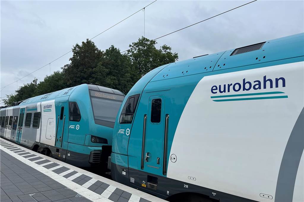 Rückforderung von Millionen möglich: Risiko bei Eurobahn-Übernahme Züge der Eurobahn-Linie RB 50 stehen im Bahnhof in Werne.