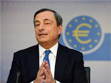 Die Europäische Zentralbank (EZB) und ihr Chef Mario Draghi kämpfen mit einer Politik des extrem billigen Geldes vehement gegen die ihrer Meinung nach zu geringe Inflation. Foto: Arne Dedert