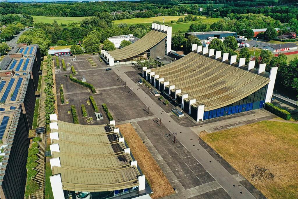 Von wegen Europahalle ist nur für Events: Viele Dinge waren für den Sport geplant Die Europahalle (rechts) verfügt über 18000 Quadratmeter Fläche.