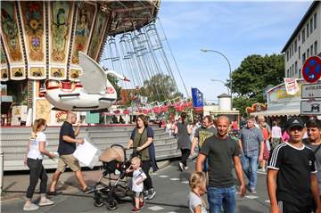 Die Evinger Kohlenkirmes zieht wieder viele Besucher an.