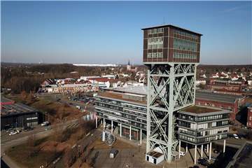 Die Evinger Mitte mit dem Hammerkopfturm