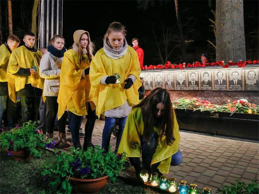 «Ernste Lehre für die Menschheit»: Gedenken an Tschernobyl Die Explosion im ukrainischen Atomkraftwerk Tschernobyl gilt neben Fukushima als bisher schwerster Unfall bei der friedlichen Nutzung der Kernenergie. Foto: Sergey Dolzhenko
