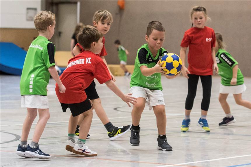 Beim KC Grün-Weiß wird über das Turnen in den Korfballsport hereingeschnuppert Die F1-Jugend des KC Grün-Weiß, hier im Spiel gegen den Schweriner KC, ist aktuell Vierte. Der Spaß steht bei den jungen Korfballern im Vordergund.