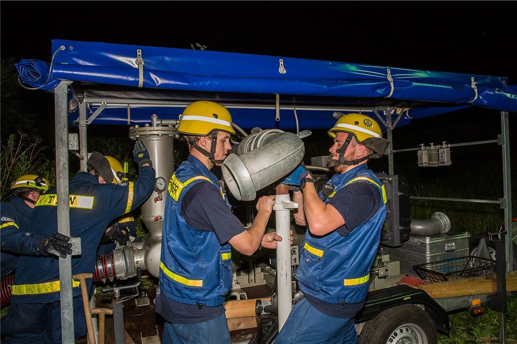Mehr als die Feuerwehr in klein: So arbeitet die Pumpen-Gruppe des THW Werne Die Fachgruppe Wasserschaden Pumpen im Einsatz.